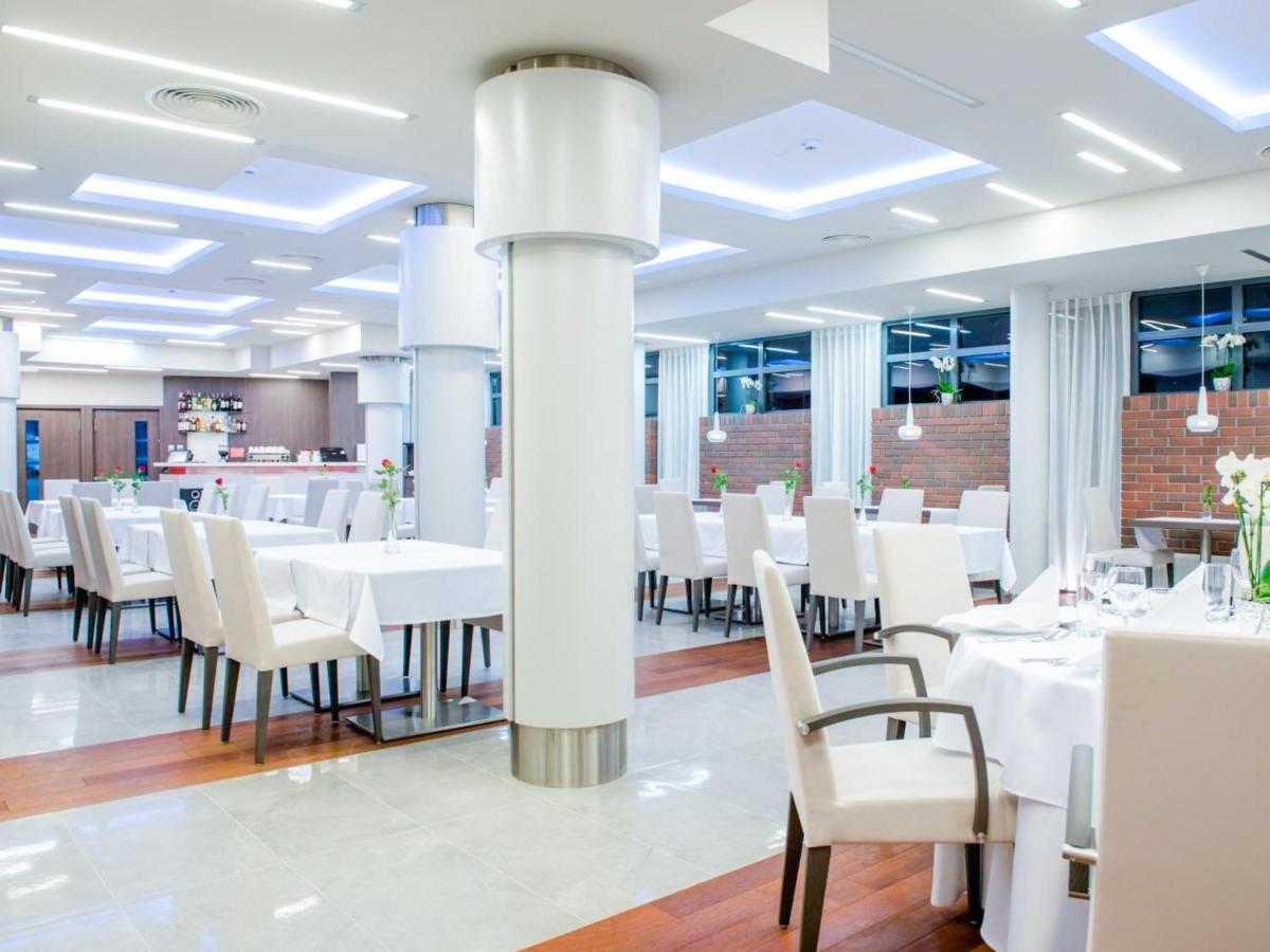 Hotel Kosma Kozmin Εξωτερικό φωτογραφία