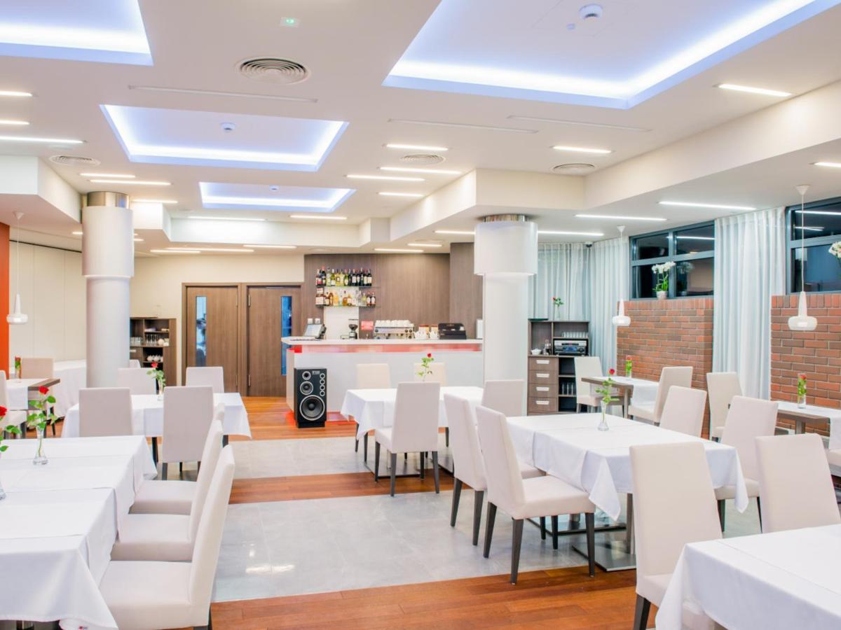 Hotel Kosma Kozmin Εξωτερικό φωτογραφία